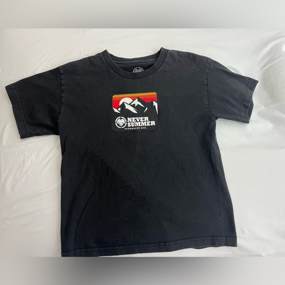 Never Summer Boys large T-shirt